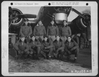 Lt Mcfarland And Crew 26-12-44.jpg